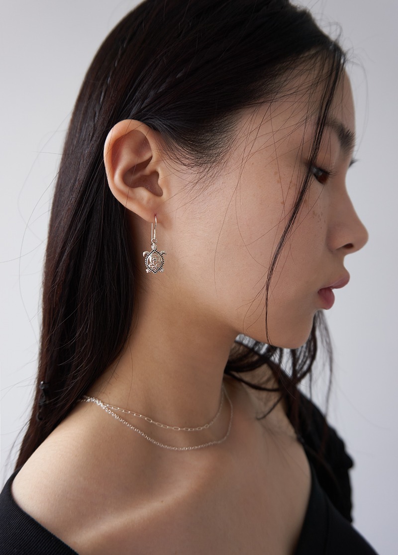 [E544][silver]turtle earring/미니멀 은 귀걸이 시선