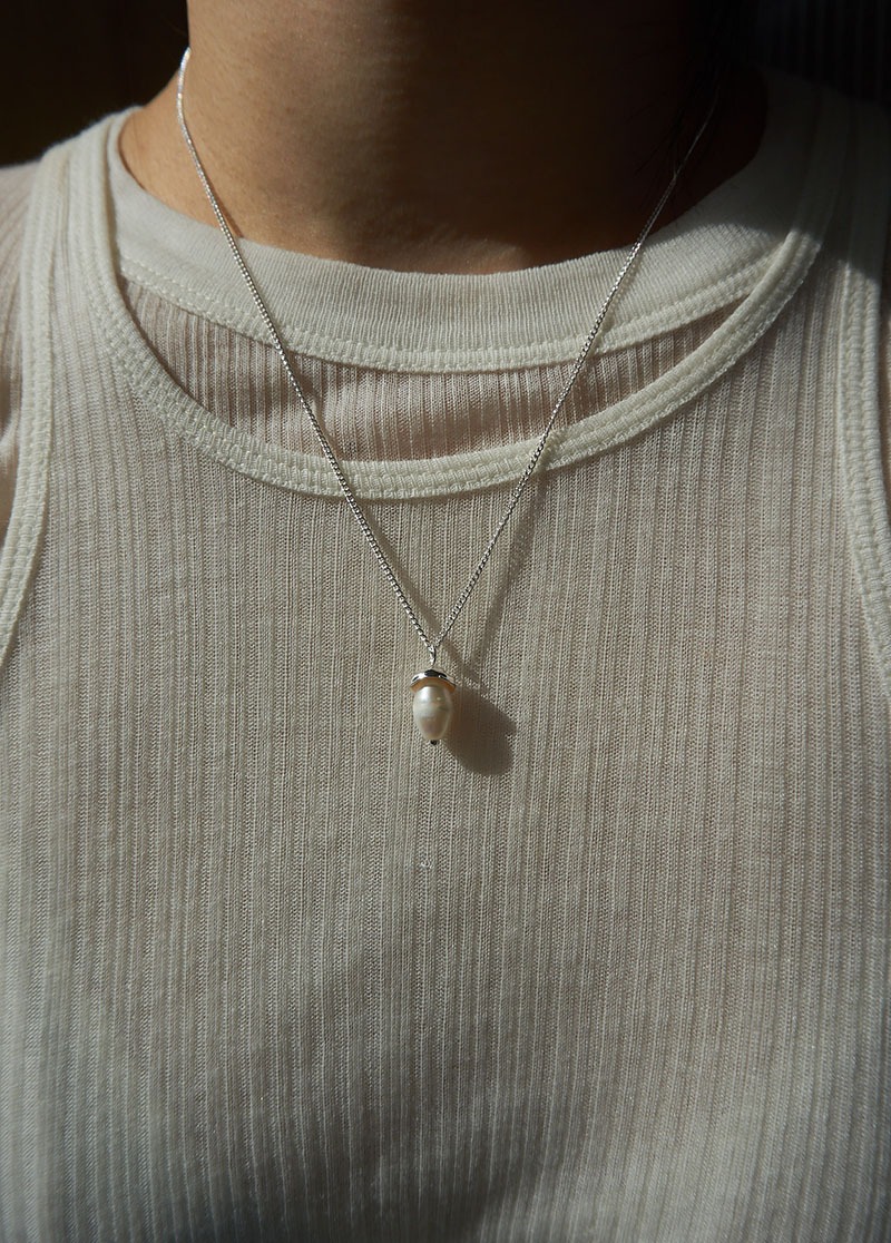 [N557] long acorn necklace / 포인트 담수진주 목걸이 시선