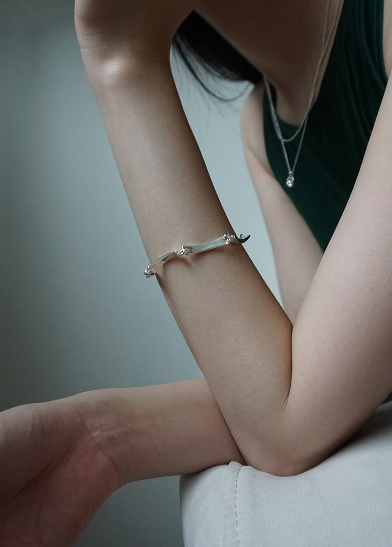 [B369] elongated square bracelet / 체인 팔찌 시선