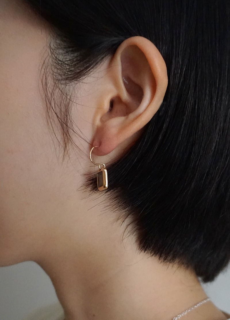 [E606] brown gold square earring / 포인트 귀걸이 시선