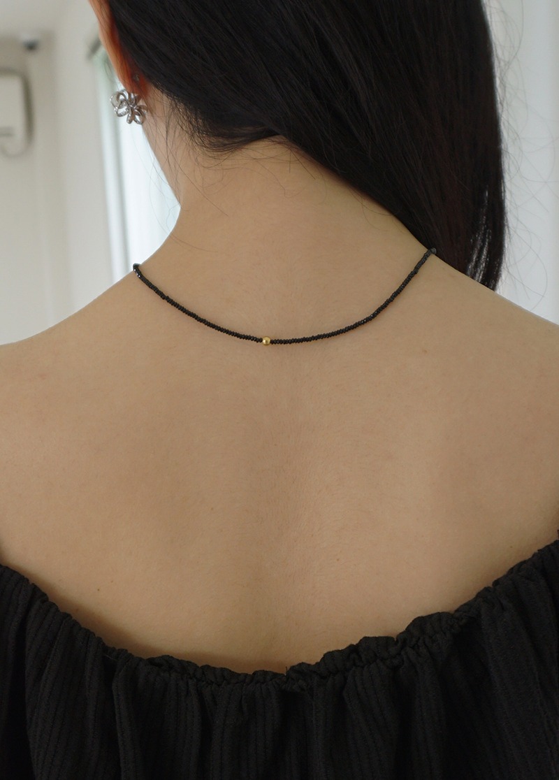 [N619][silver] black spinel necklace / 포인트 미니멀 목걸이 시선