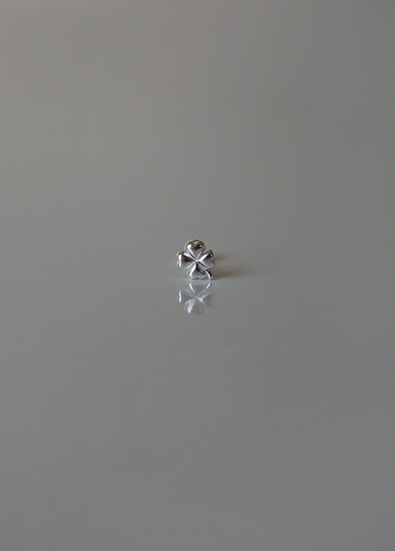 [E602][silver] four leaf clover piercing /포인트 피어싱 시선