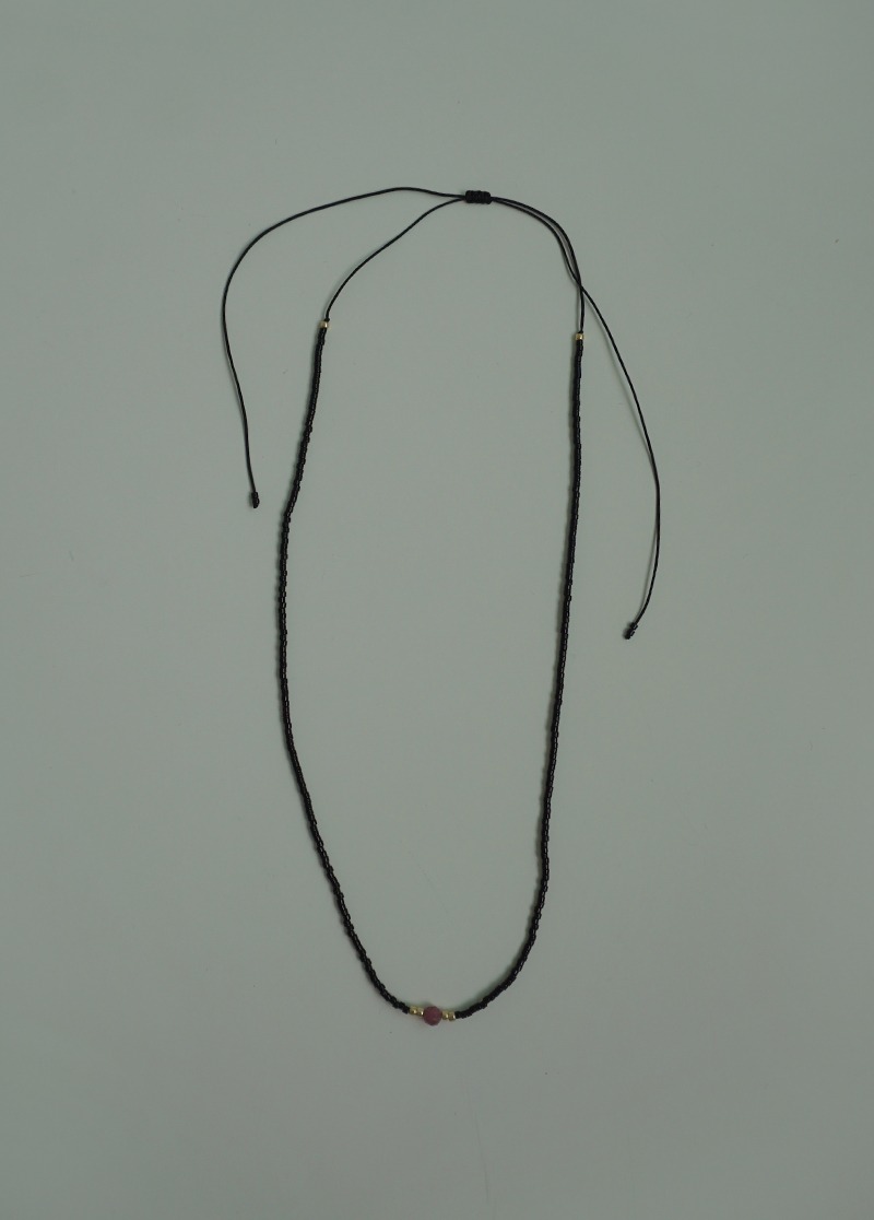 [N638] Rhodolite + Miyuki black necklace / 미니멀 원석 목걸이 시선