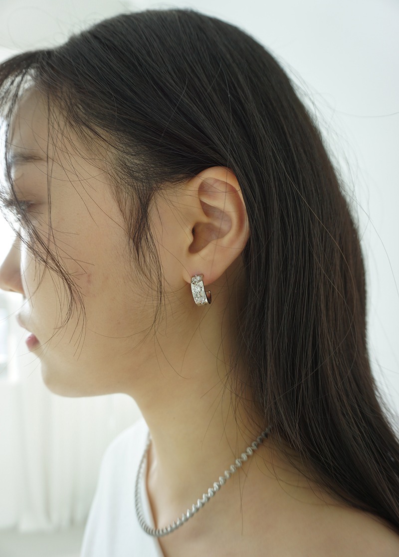 [E611] round cubic earring / 포인트 귀걸이 시선
