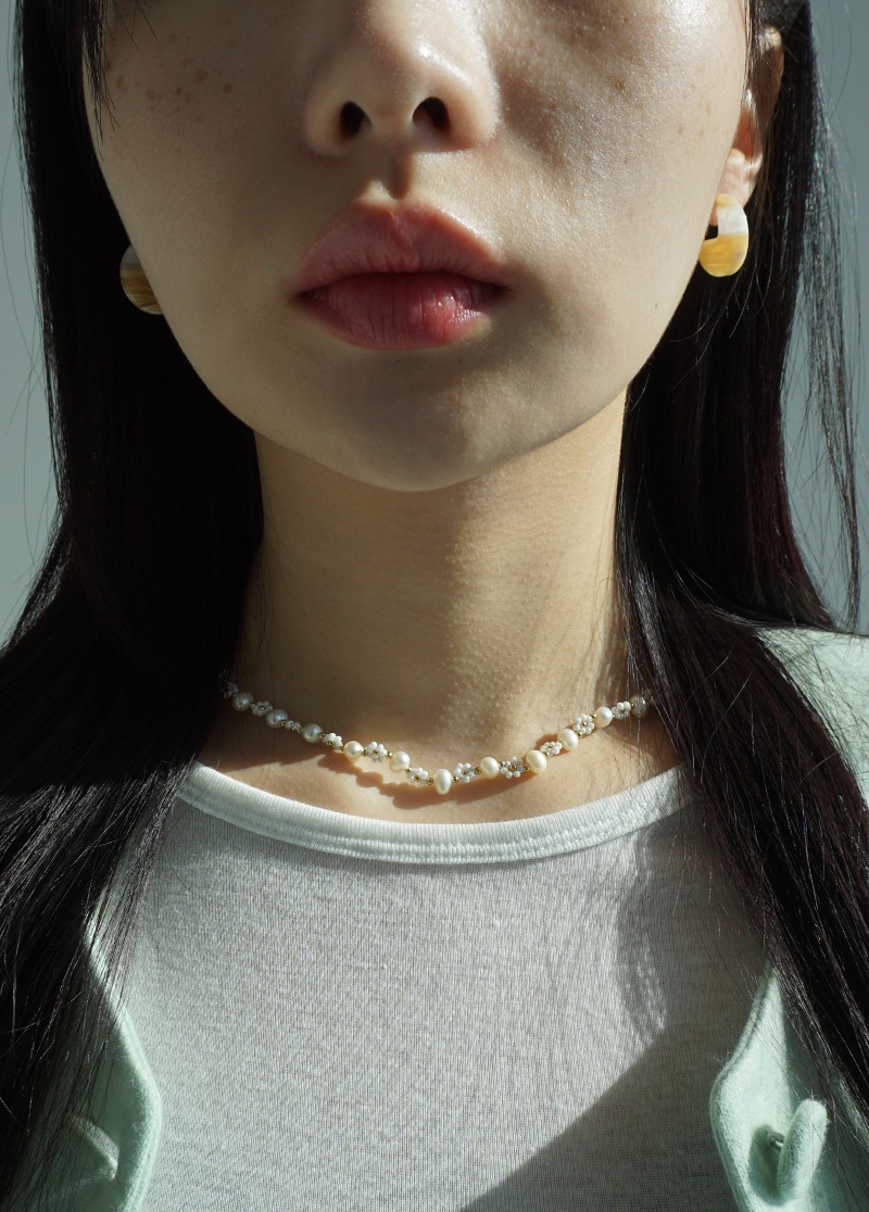 [N659] flower beads necklace / 포인트 담수진주 목걸이 시선