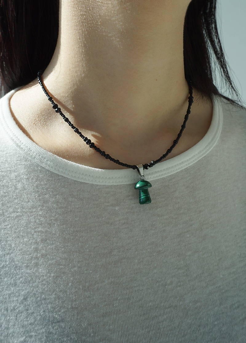 [N654] black point mushroom beads necklace / 비즈 목걸이 시선